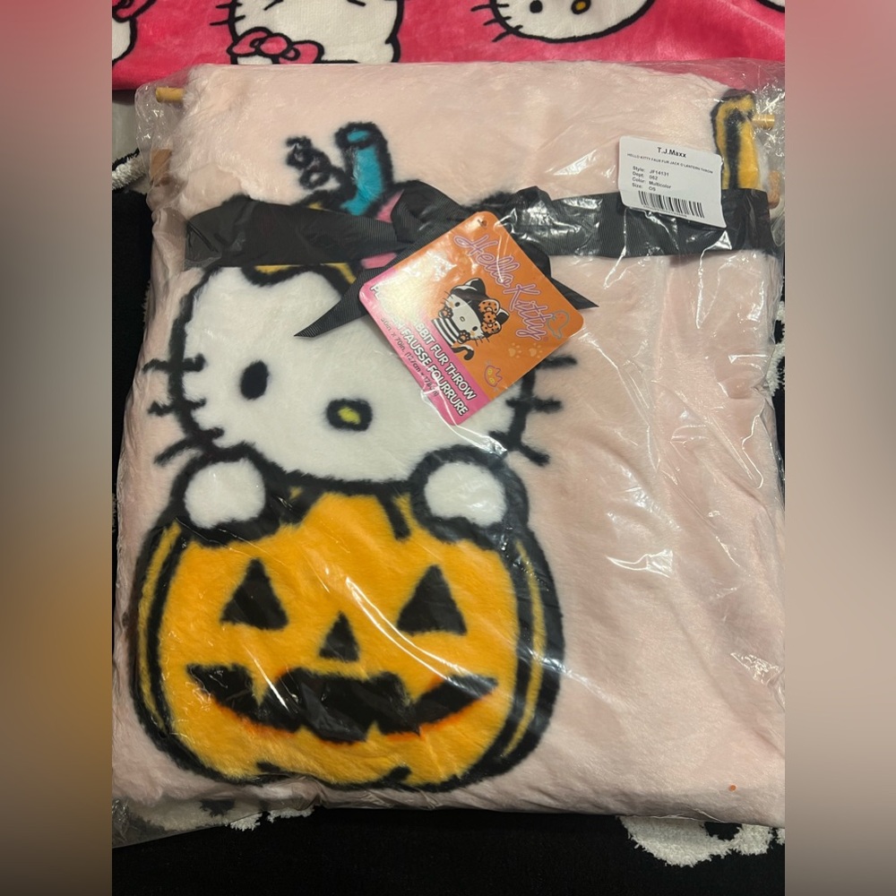 Hello Kitty Halloween Pink Faux Rabbit Fur Throw Blanket BNWT